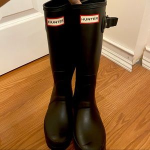 Hunter Rainboots; Matte material Size 7